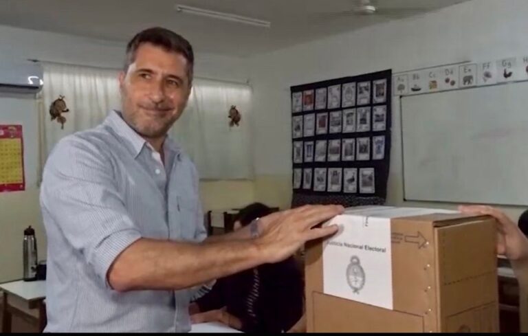 Votó Guillermo Agüero: llamó a participar masivamente en las urnas