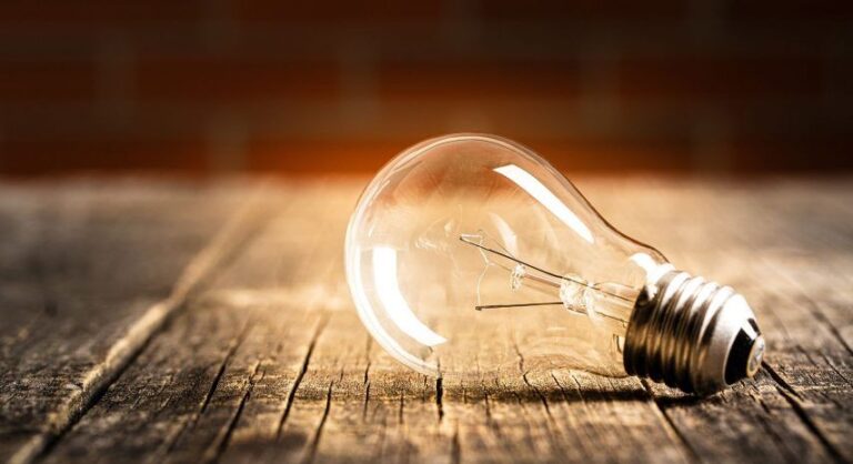 Desde noviembre, el Gobierno desregula el mercado eléctrico y anuncia nuevo recorte de subsidios