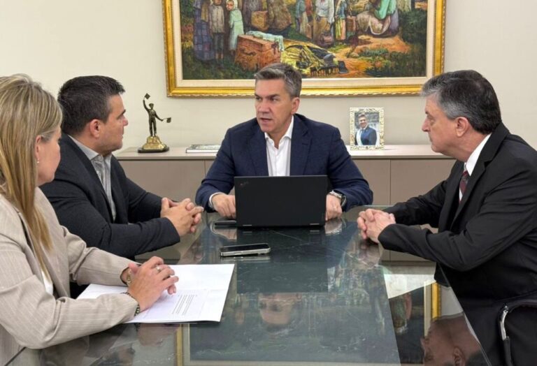 El gobernador Zdero recibió a las nuevas autoridades en el Insssep