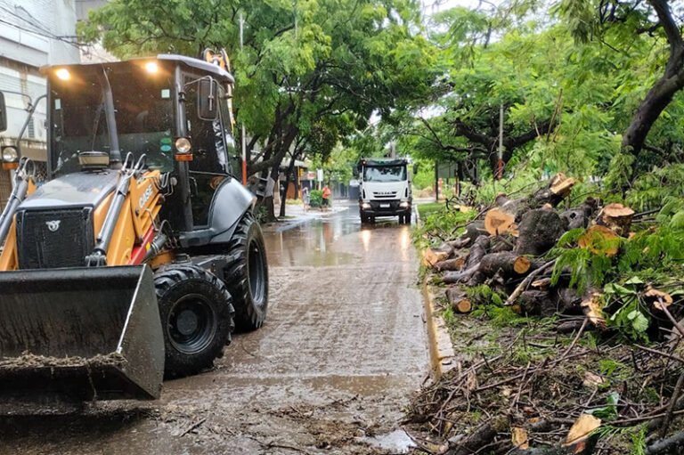 Temporal con lluvias intensas de 100 mm. en pocas horas afectaron a distintos barrios en el Área Metropolitana.