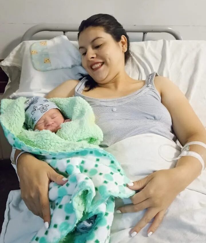 Isaac inauguró el 2026 y Luisina fue la primera bebé nacida en Sáenz Peña