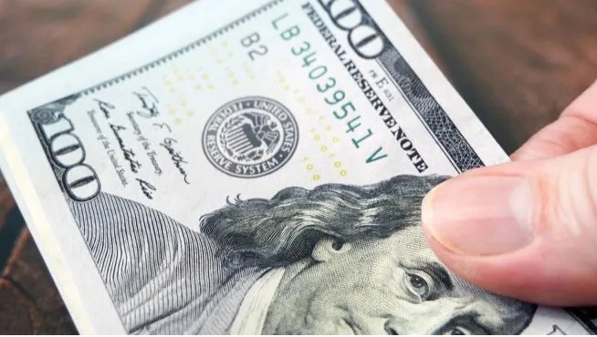 El dólar oficial se aleja del techo de la banda: qué puede pasar tras el dato de la inflación