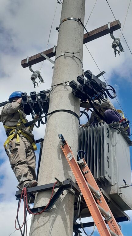 Fortalecen la infraestructura eléctrica en Quitilipi para mejorar el servicio en la ciudad