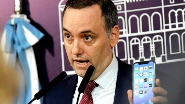 Fin del arancel a celulares: por qué los precios en la Argentina seguirán duplicando a los de Estados Unidos