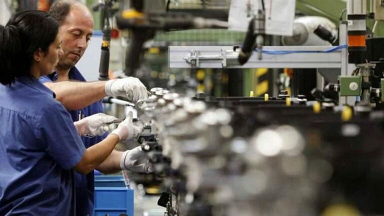 La industria argentina registró la segunda peor caída del mundo en los últimos dos años