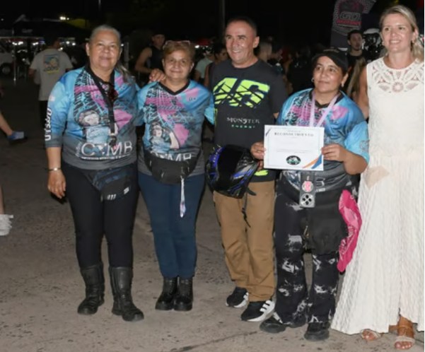 La Expo Fem Moto reunió a numerosas motoviajeras en el playon del Domo del Centenario