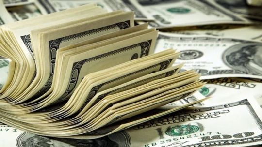 El dólar blue cerró en baja este viernes 13 de marzo y el Banco Central volvió a comprar dólares