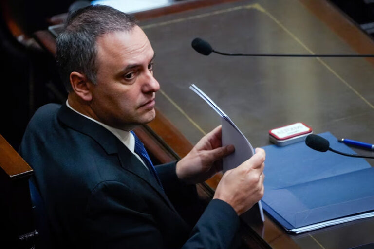 Manuel Adorni habla en la Cámara de Diputados