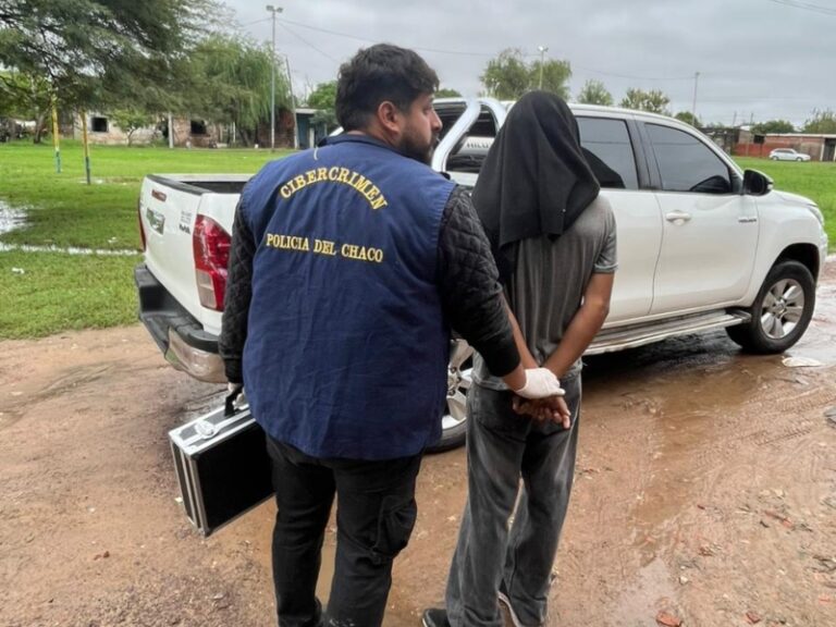 Policía en General Pinedo durante operativo por amenazas de tiroteo en escuela