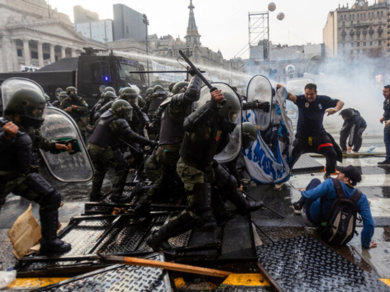 Portada del informe anual de Amnistía Internacional sobre la situación de los derechos humanos en el mundo.