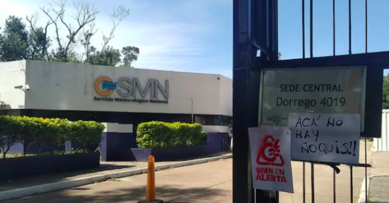 Trabajadores del Servicio Meteorológico Nacional en asamblea