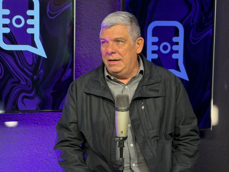 Roberto Benítez, intendente de Barranqueras, durante declaraciones sobre saneamiento ambiental