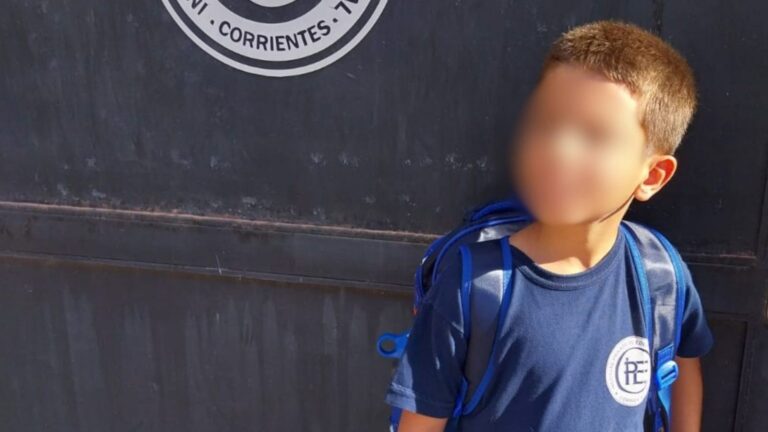 Niño con autismo espera adopción en Corrientes
