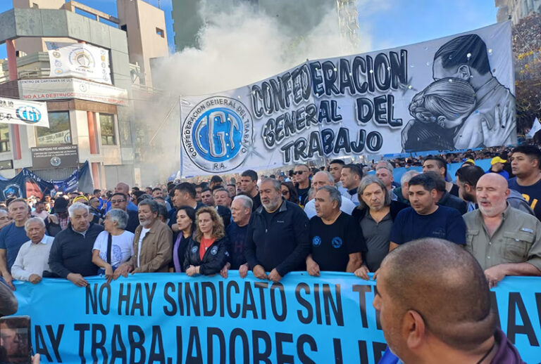 Movilización de la CGT por el Día del Trabajador en Argentina