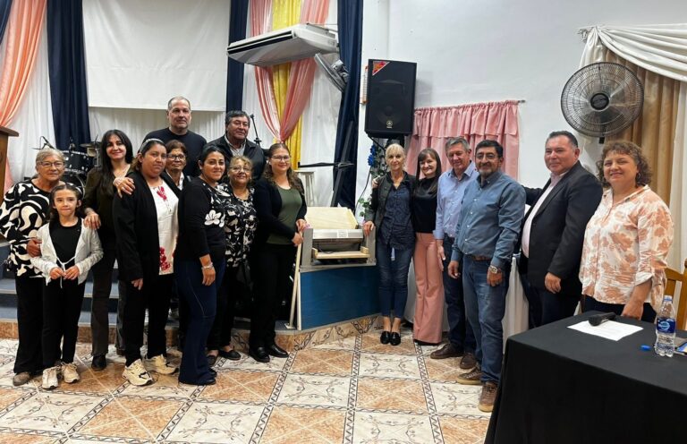Reunión de representantes religiosos en una mesa de trabajo en la provincia del Chaco