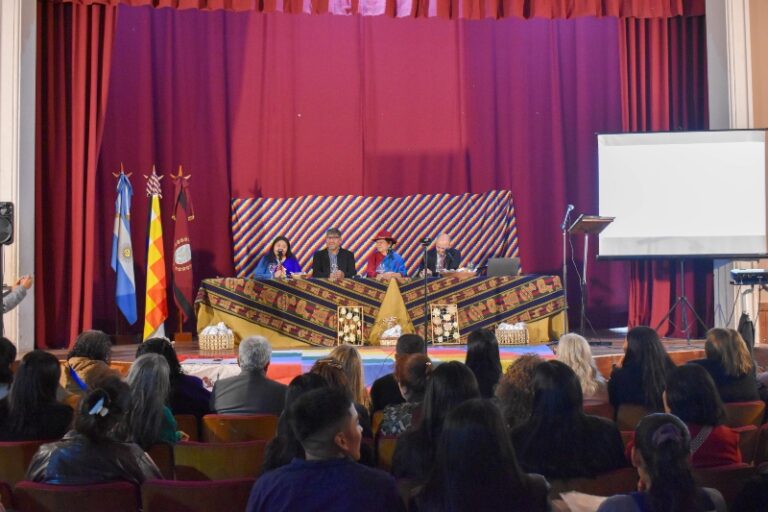 Delegación chaqueña en el V Congreso de Educación Intercultural Bilingüe en Salta