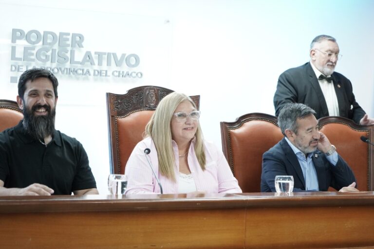 Autoridades durante la presentación del encuentro del comité ICLAFI en el Poder Legislativo del Chaco.