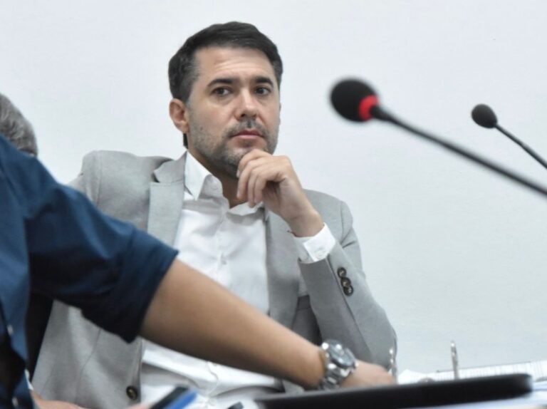 Sesión de la Legislatura chaqueña con bancas vacías