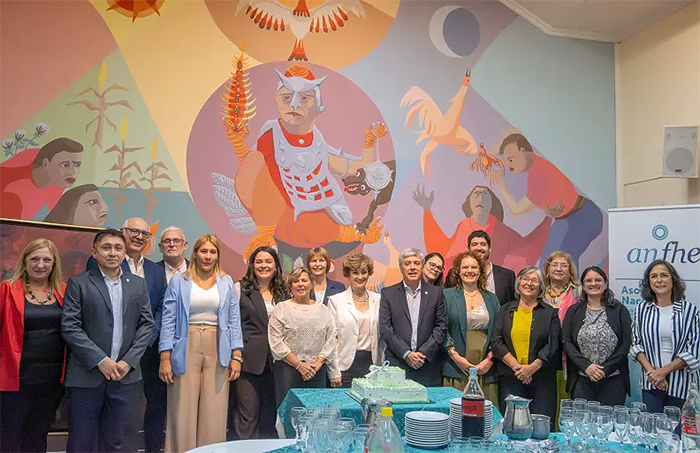 Autoridades de la UNNE y la Facultad de Humanidades durante el acto por el 68º aniversario.