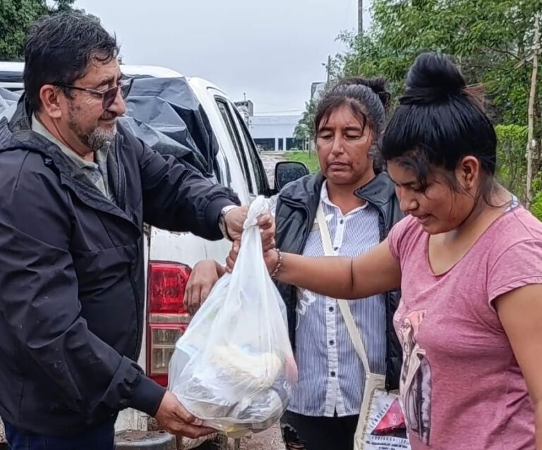 Familias de Pampa del Indio reciben asistencia del Gobierno Provincial tras las intensas lluvias