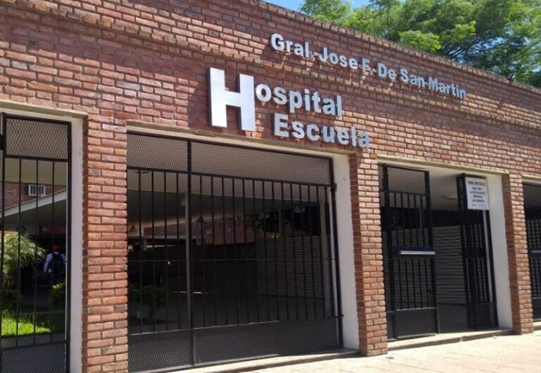 Fachada del Hospital Escuela General José de San Martín en la ciudad de Corrientes