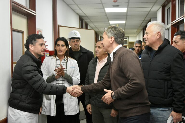 Gobernador Zdero supervisando obras en el Hospital Perrando