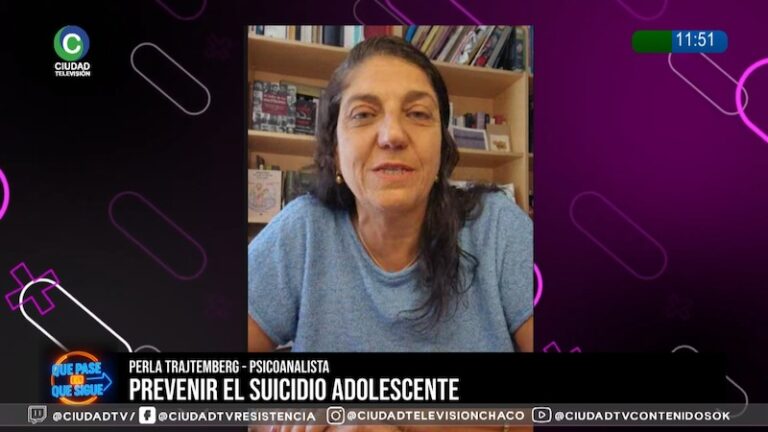 Psicoanalista en entrevista hablando sobre prevención del suicidio en jóvenes