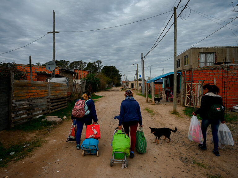 Gráfico de barras mostrando la distribución del ingreso en Argentina, con datos del INDEC.