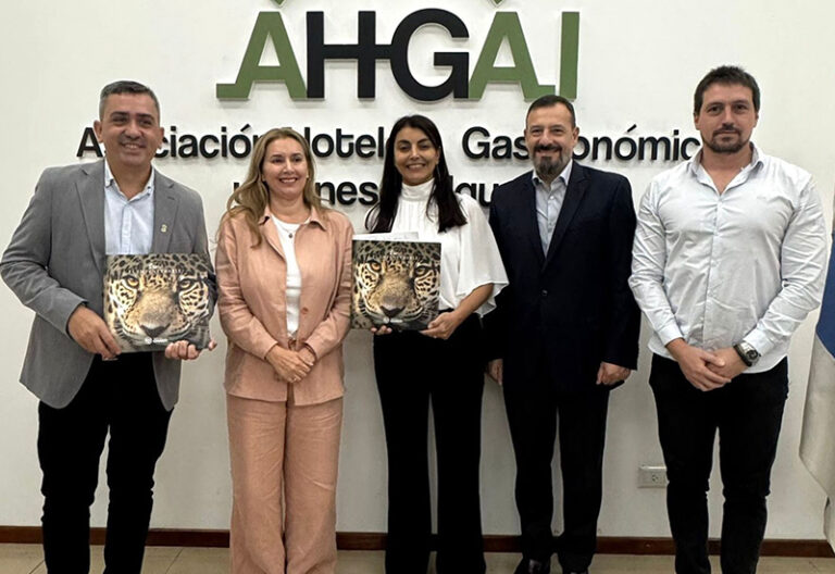 Verónica Mazzaroli, presidenta del Instituto de Turismo del Chaco, en reunión de trabajo regional.