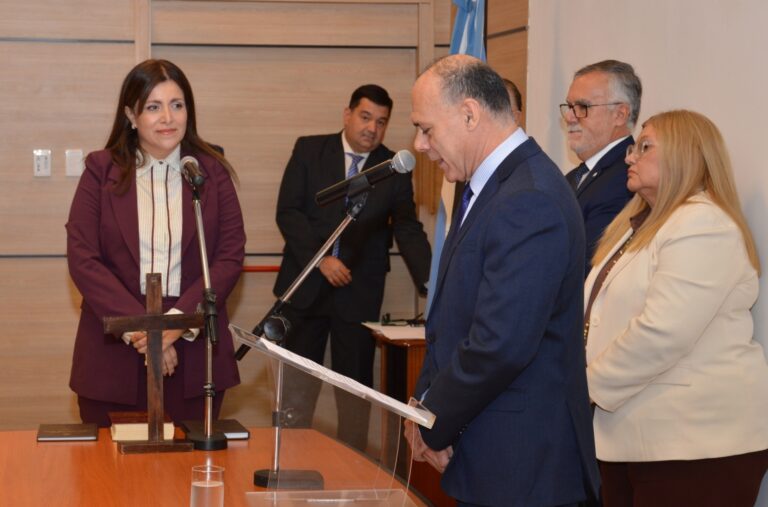 Ceremonia de juramento de funcionarias judiciales en el Superior Tribunal de Justicia del Chaco