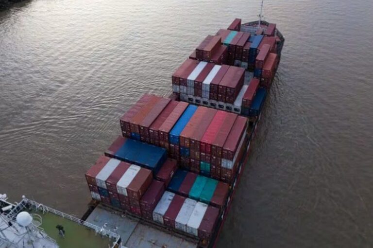 Vista aérea de la Hidrovía Paraná-Paraguay, principal vía de exportación argentina.