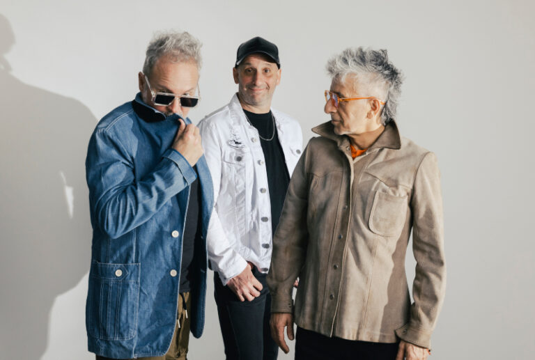 Integrantes de la banda Los Tipitos en un concierto