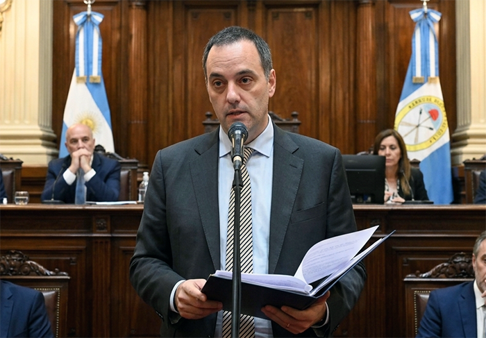 Manuel Adorni en el Congreso durante su primer informe de gestión