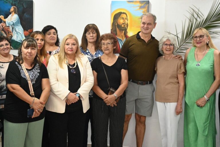 Inauguración de la muestra pictórica Jesucristo y Yo de Angélica Melgratti en la Biblioteca Legislativa del Chaco