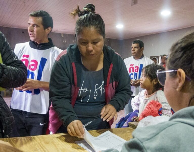 Entrega de módulos alimentarios del programa ÑaChec en Resistencia, Chaco
