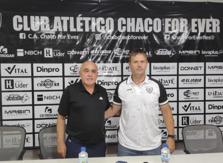 Pedro Llorens, nuevo director técnico de Chaco For Ever, durante su presentación.