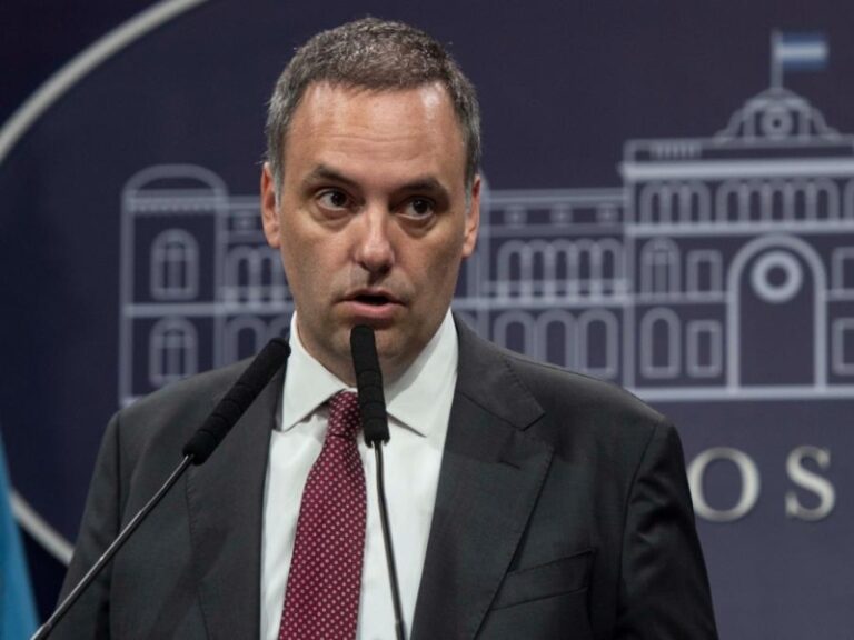 Manuel Adorni, jefe de Gabinete, en un acto oficial.