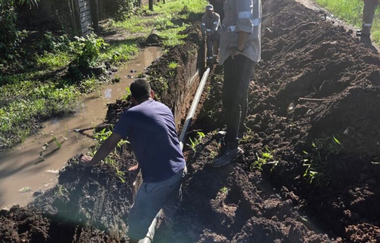 Obra de extensión de red de agua potable en Villa Floriani, Fontana