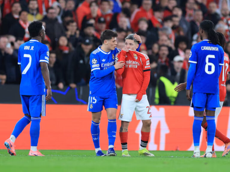 Gianluca Prestianni durante un partido con el Benfica