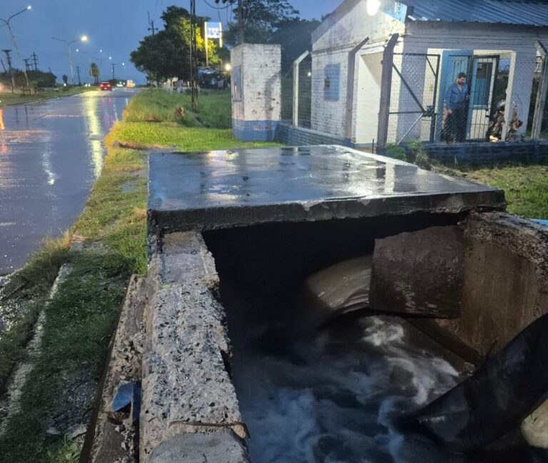 Estación de bombeo y sistema de canales en el Gran Resistencia, Chaco.