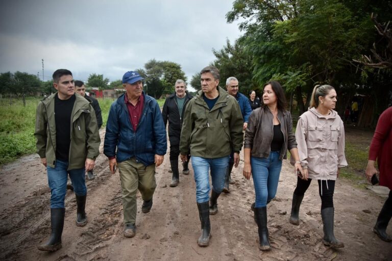Gobernador Zdero supervisando acciones en Tres Isletas