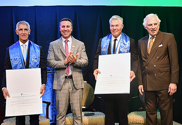 Ceremonia de entrega del Doctorado Honoris Causa en la UNCAus a los abogados Burlando y Leguizamón.