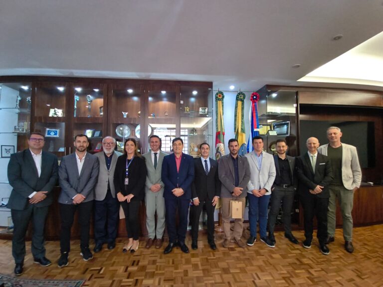 Delegación de autoridades de la UTN y UNCAus en visita a la Universidad de Caxias do Sul, Brasil.