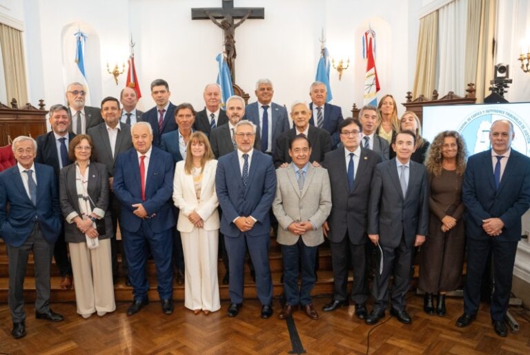 Autoridades judiciales durante la inauguración de las XII Jornadas Institucionales de JUFEJUS en Santa Fe.