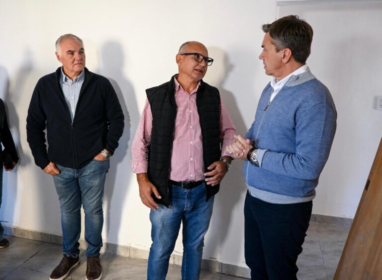 Gobernador Leandro Zdero en obra de viviendas en General San Martín