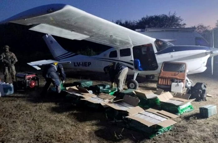 Avioneta Cessna 210 decomisada con cocaína en Santa Fe