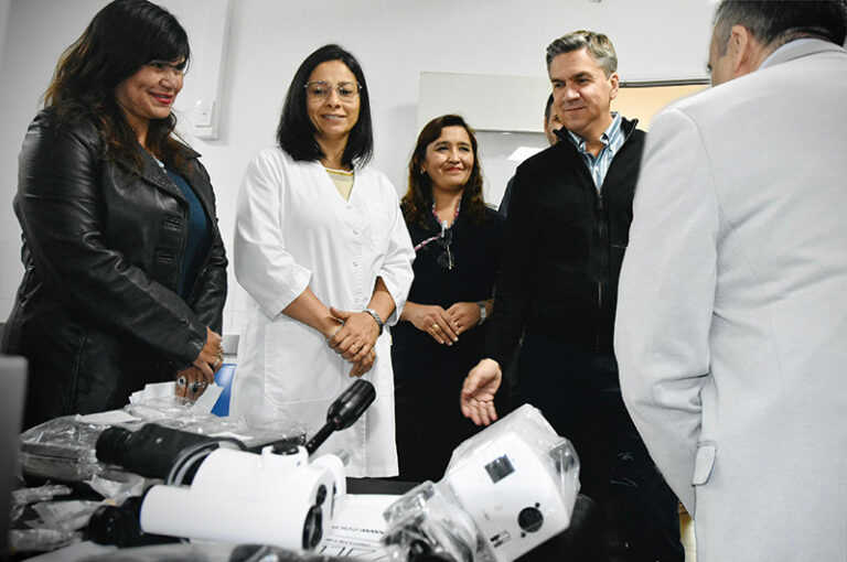 Entrega de equipamiento médico en el Hospital Luis Fleitas de Fontana