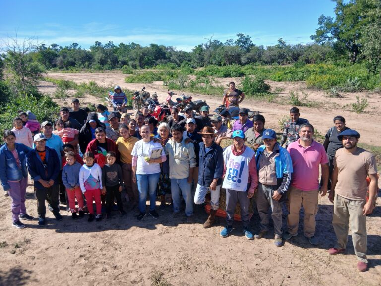 Entrega de módulos Ñachec en Pozo del Gato, Chaco