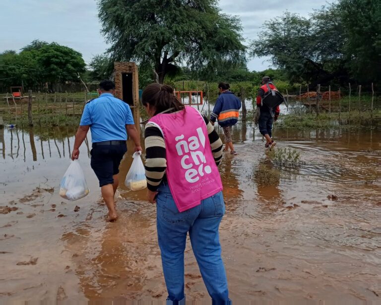 Entrega de módulos Ñachec y agua en El Impenetrable, Chaco