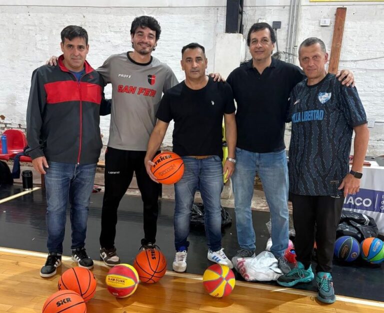 Entrega de equipamientos del Instituto del Deporte al club San Fernando en Chaco